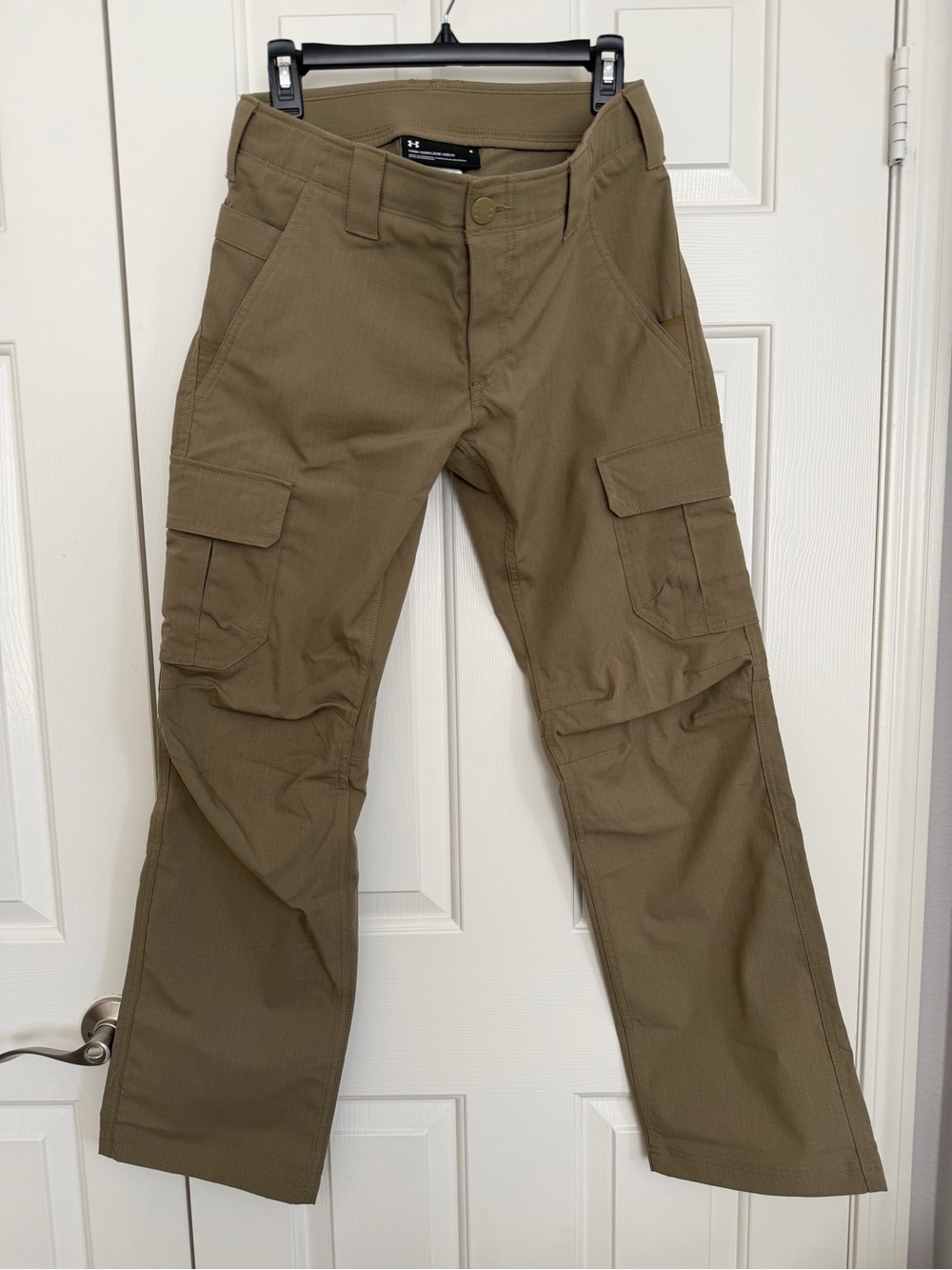 NWOT Under Armour Women’s 8 Olive Green Tactical Cargo Pants